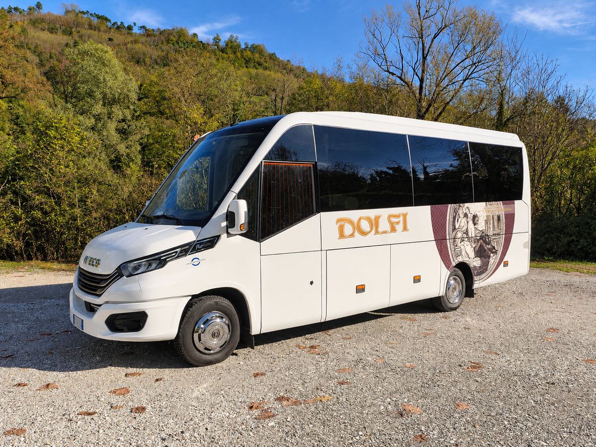 Bus Iveco — Dolfi Autonoleggio Pistoia