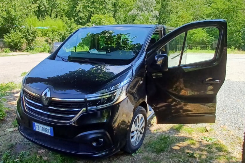 Minivan Renault trafic Dolfi Autonoleggio
